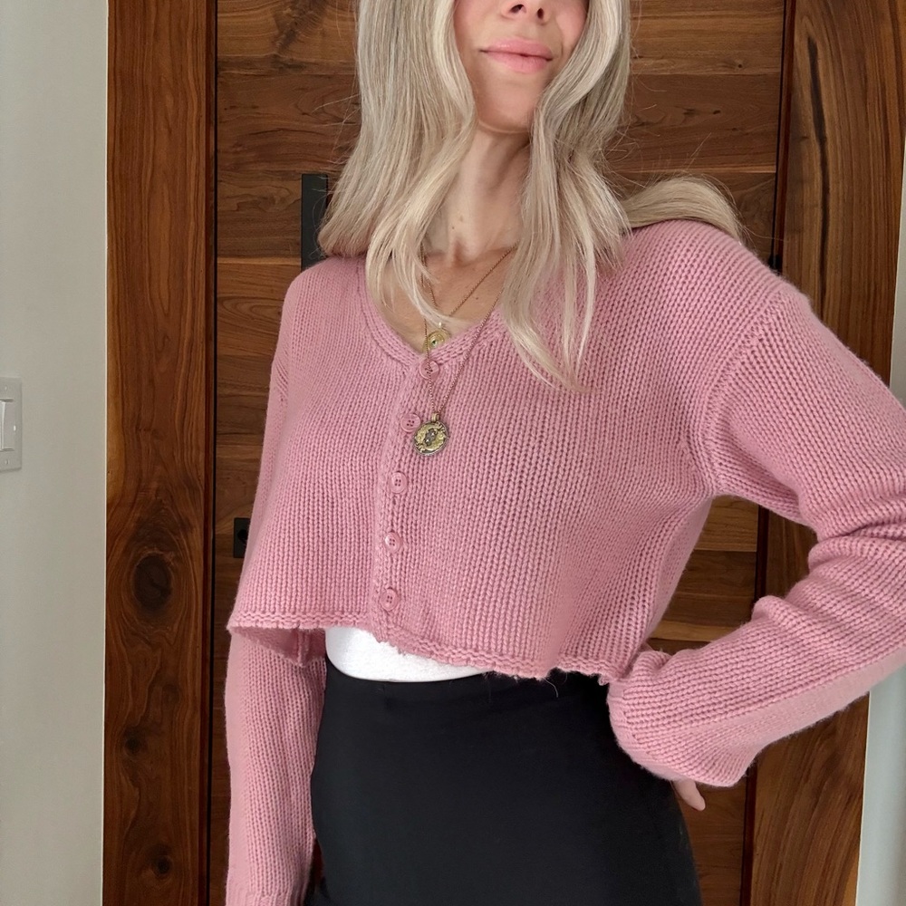 Elegant Pink V-Neck Cropped Sweater